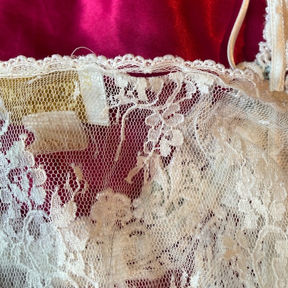 Victoria’s Secret Gold Label White Satin and Lace Teddy with Floral Detail - Picture 4 of 11